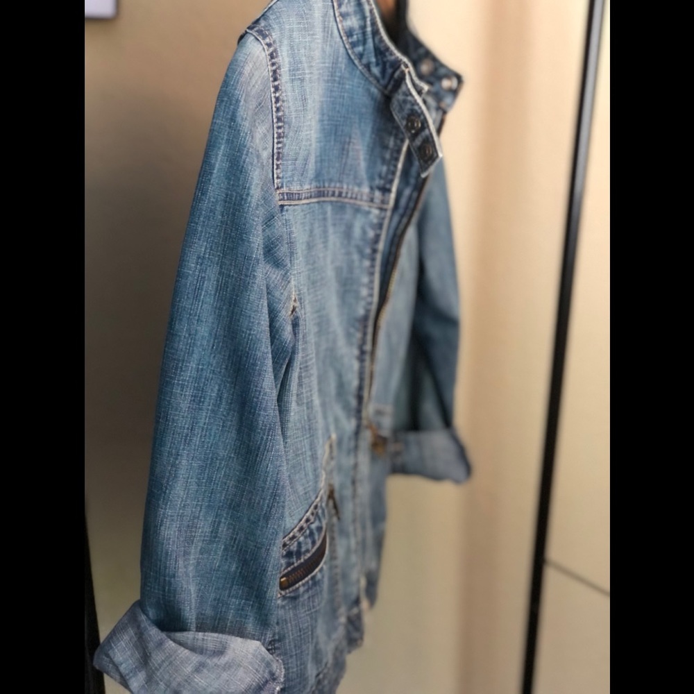 Old Navy Vintage Jean Jacket Size M